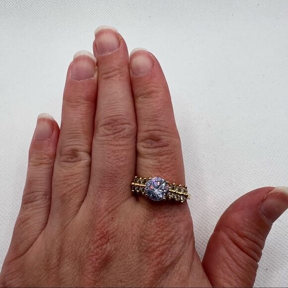 Vintage purple round jewel DAC ring on gold tone band with rhinestones - 9.75 - Picture 2 of 8